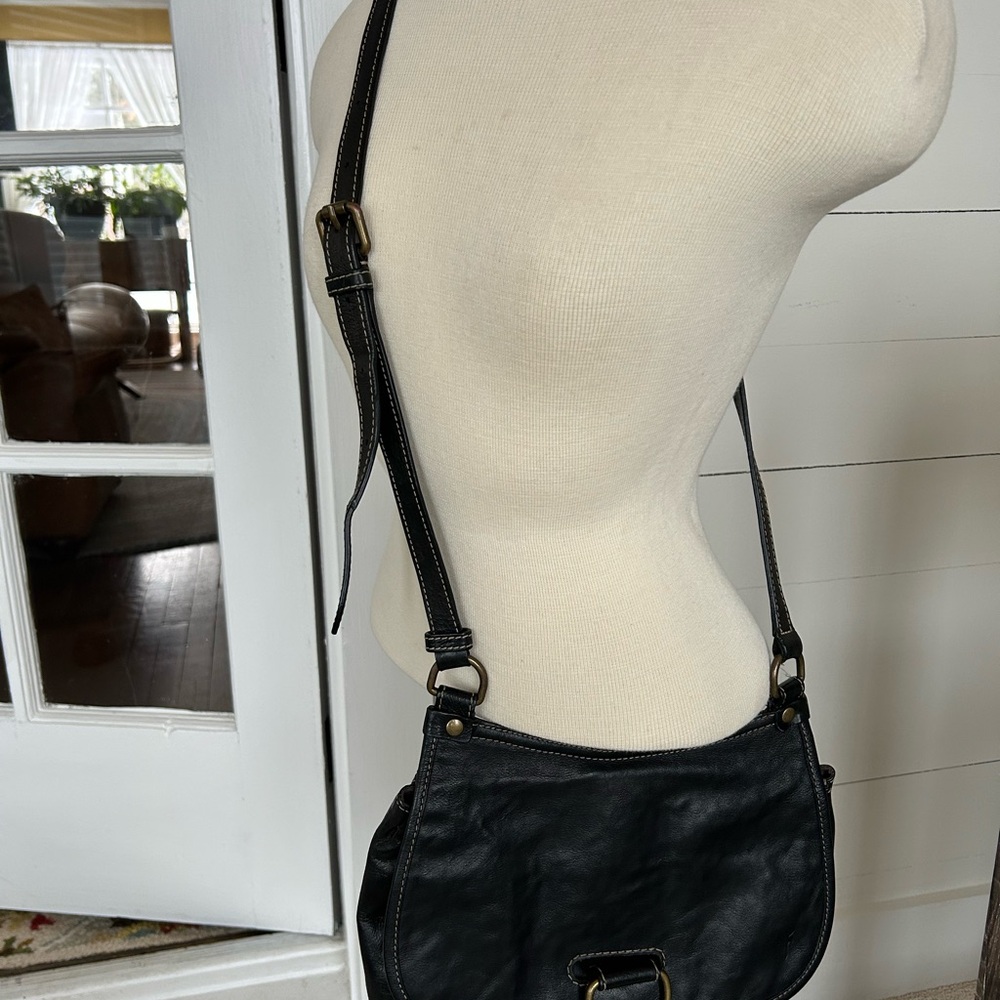 Frye all leather mail pouch style handbag. - Picture 6 of 7